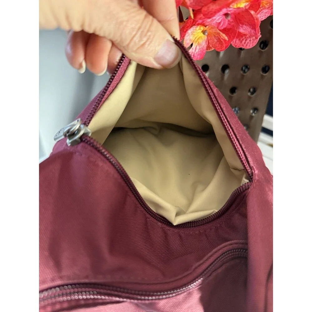 Travelon RFID Anti-Theft Essential Messenger Bag - Maroon